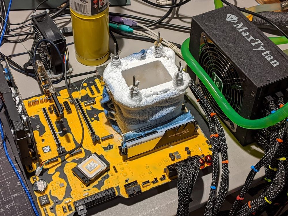 ASRock Z490 AQUA