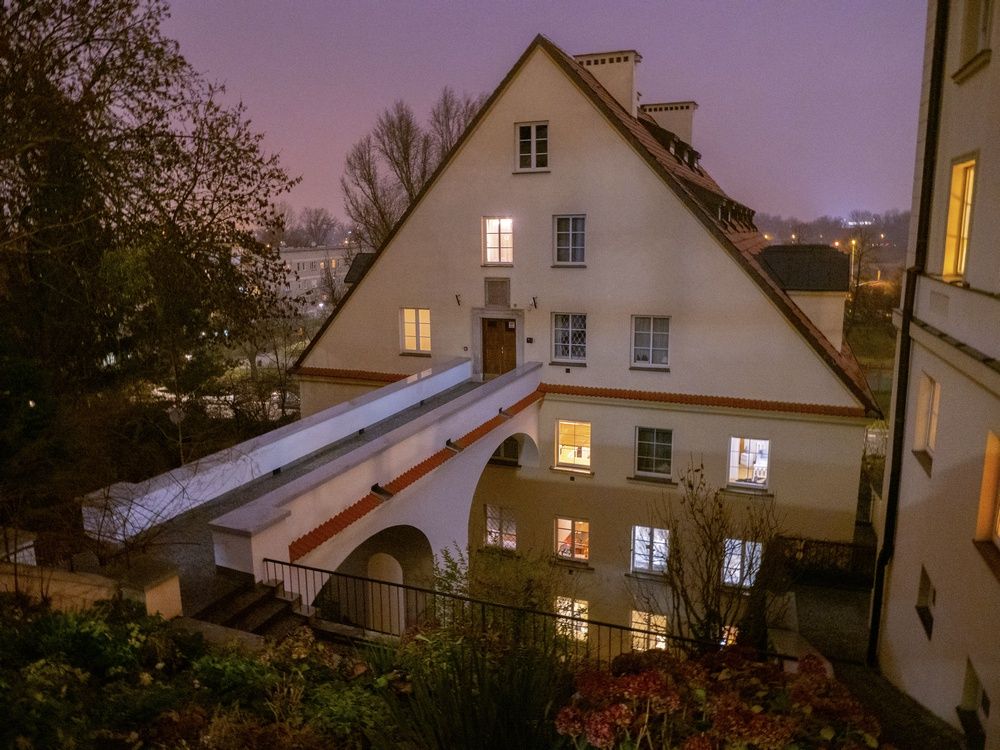 Olympus OM-D E-M5 III - dom noc RAW
