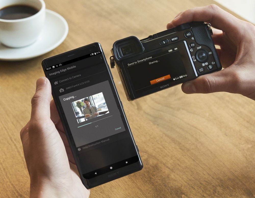 Sony A6100 smartfon