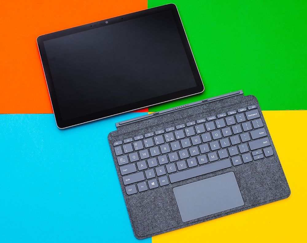 Microsoft Surface Go 2 ekran i klawiatura