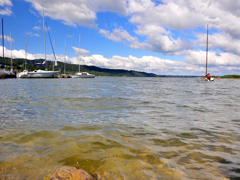 Plaża w Kluszkowcach nad jeziorem Czorsztyńskim