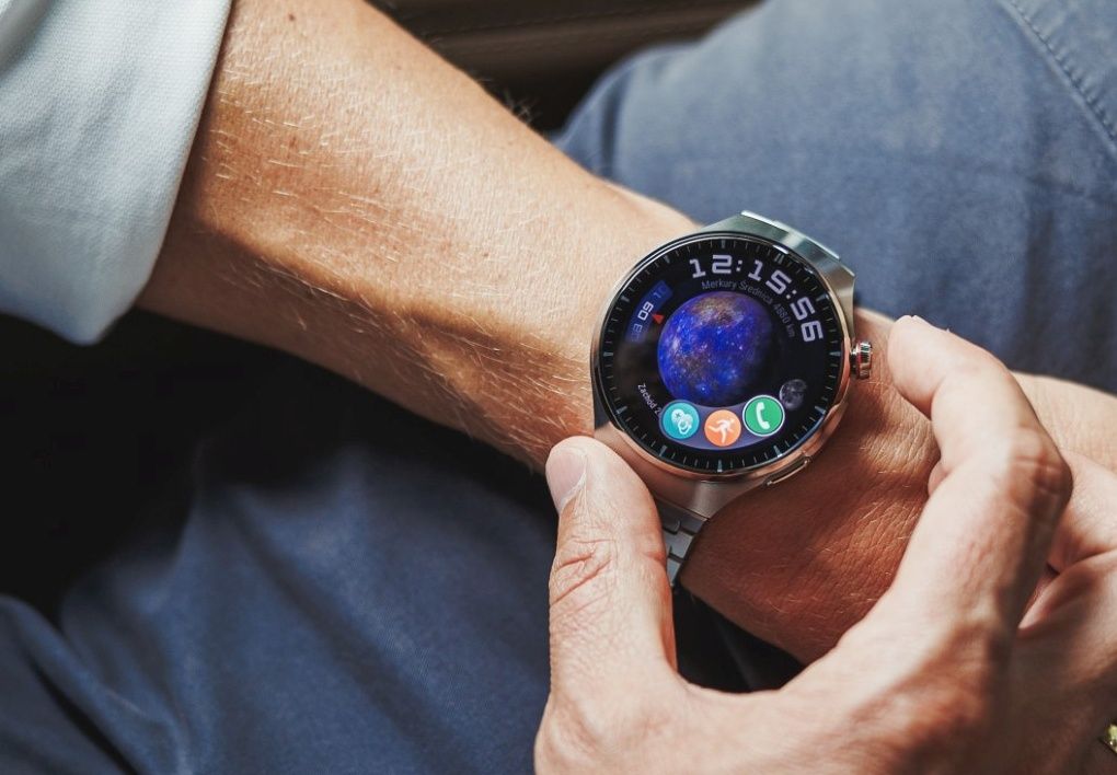 Huawei Watch 4 Pro na ręce