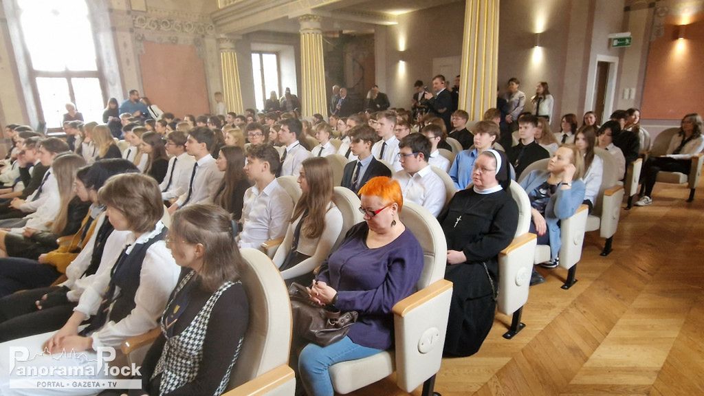 Wizyta Ministry Barbary Nowackiej w Małachowiance