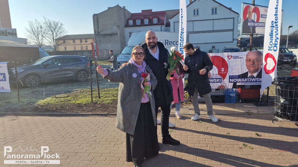 Platforma Obywatelska Płock rozdaje kwiaty w Dzień Kobiet!
