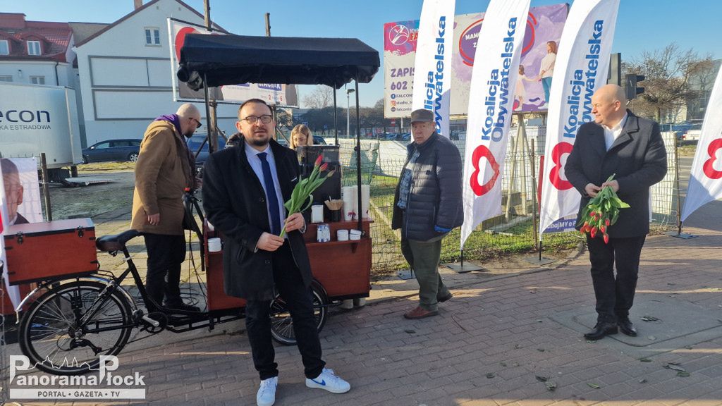 Platforma Obywatelska Płock rozdaje kwiaty w Dzień Kobiet!