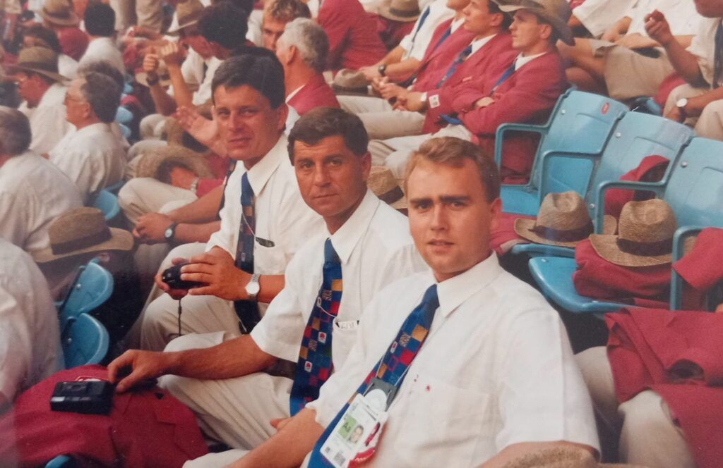 Mirosław Rzepkowski (w środku) w trakcie igrzysk olimpijskich w Atlancie fot. archiwum rodzinne Mirosława Rzepkowskiego