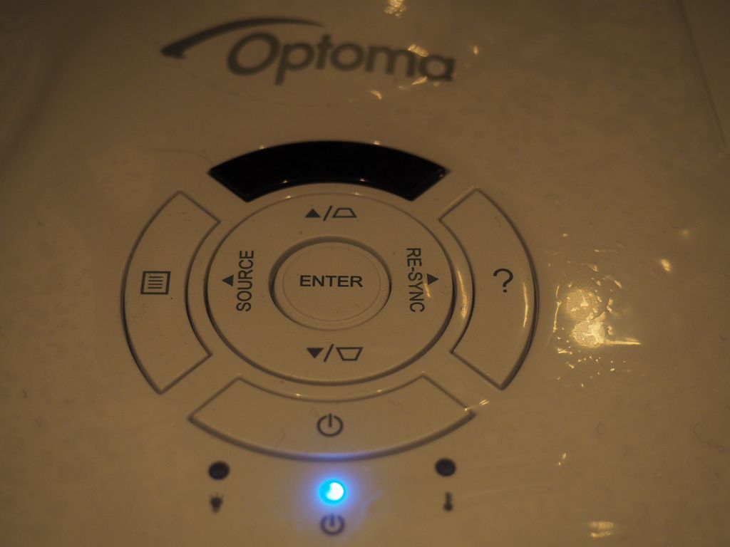 Optoma HD28DSE - sterowanie