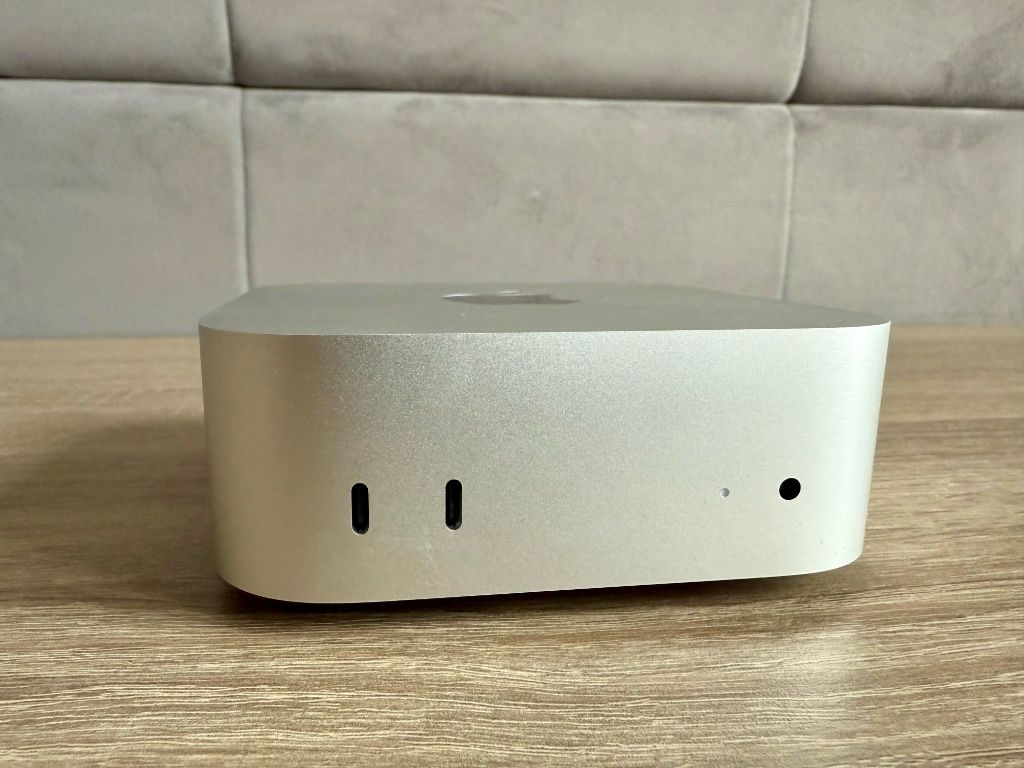 Mac mini mr pro porty przód