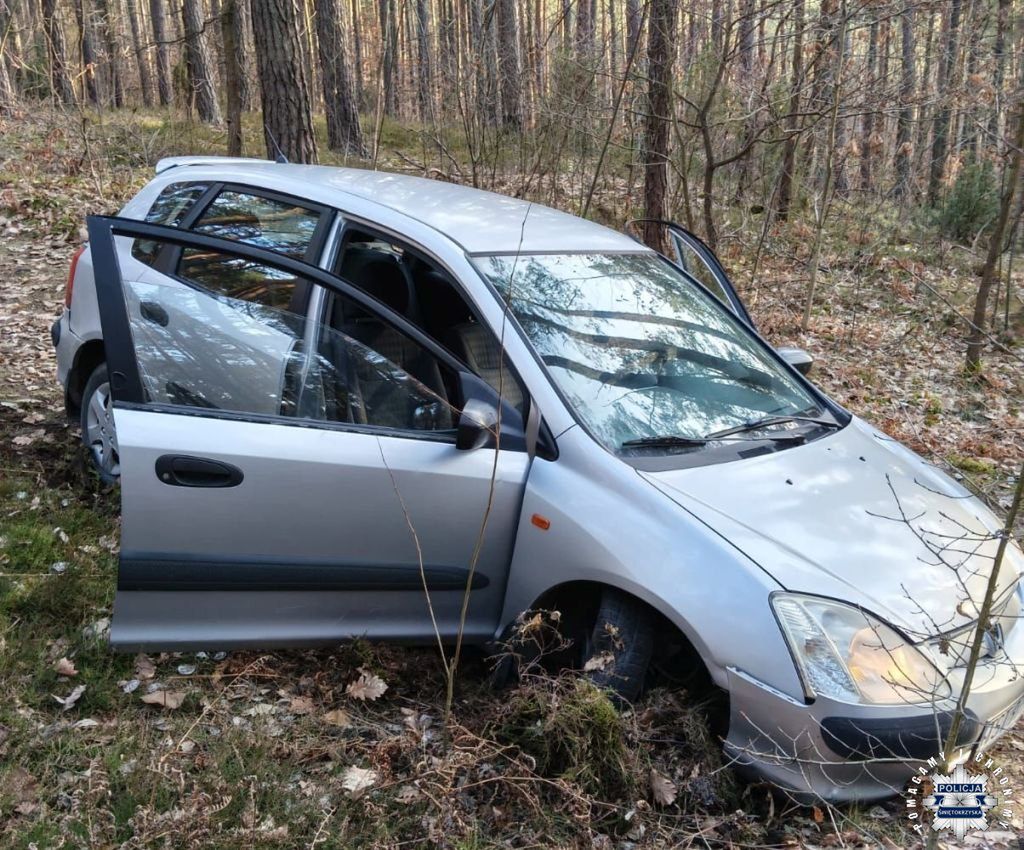 Pojazd zatrzymany po policyjnym pościgu