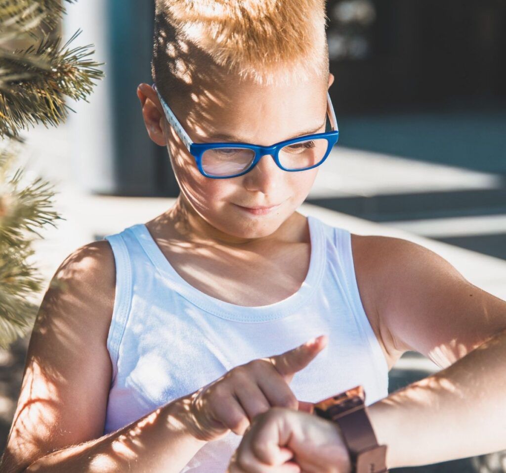 Czy smartwatch to dobry pomysł na prezent dla dziecka?