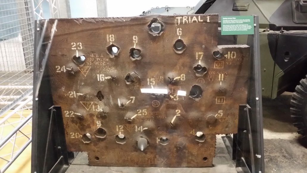Spotkanie z Wargaming w muzeum w Bovington - test przebijalności pancerza