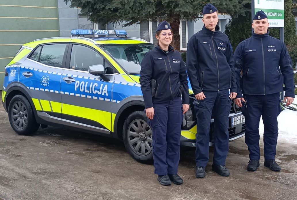 Uratowali kobietę ze stawu 