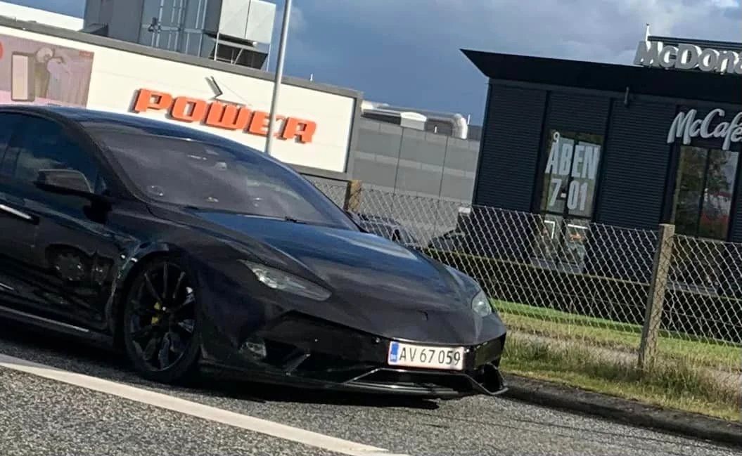 Tesla Model S z przodem Lamborghini Huracan