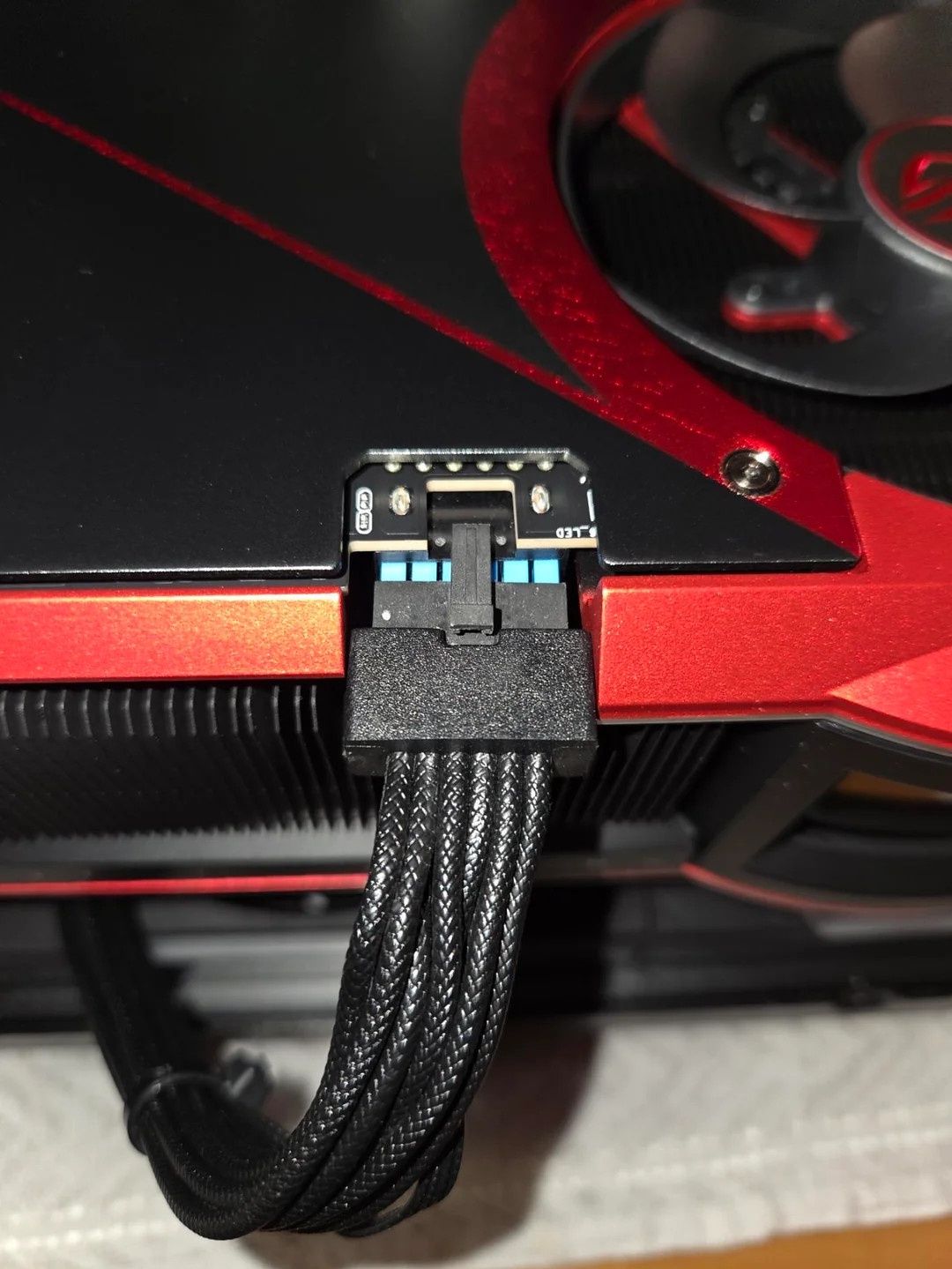 ASUS GeForce RTX 5090 Matrix - problemy z wtyczką zasilania