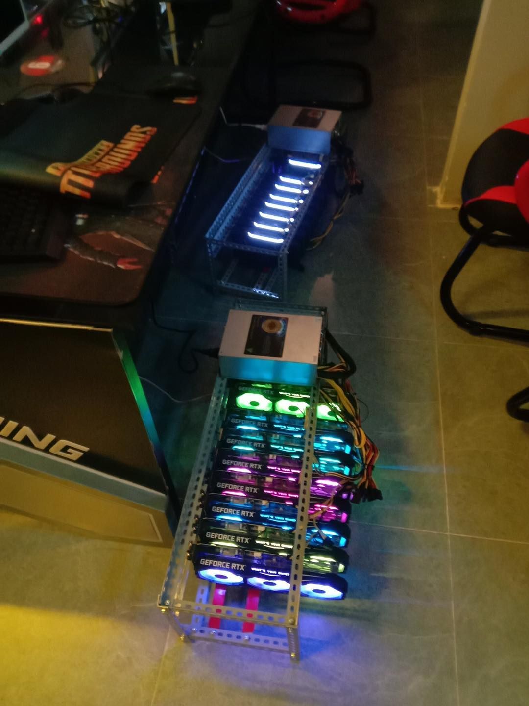 Kafejka internetowa z koparkami kryptowalut