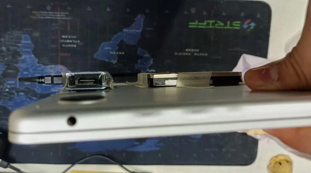 MacBook Air M2 z doklejonym dyskiem