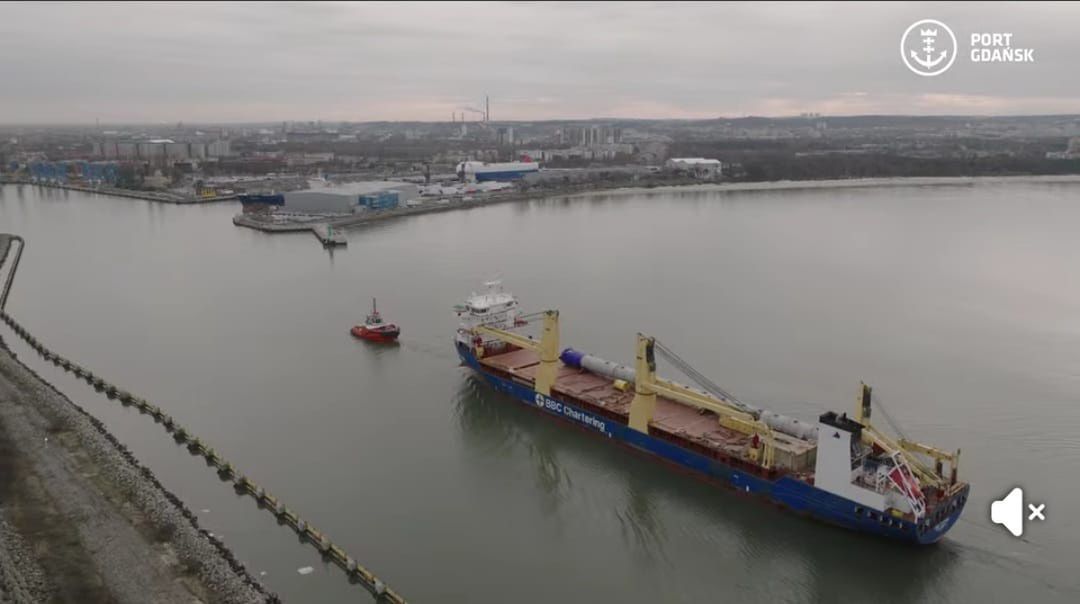 Gigantyczne kolumny w Gdańsku 