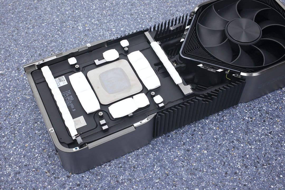 GeForce RTX 3090 FE - chłodzenie