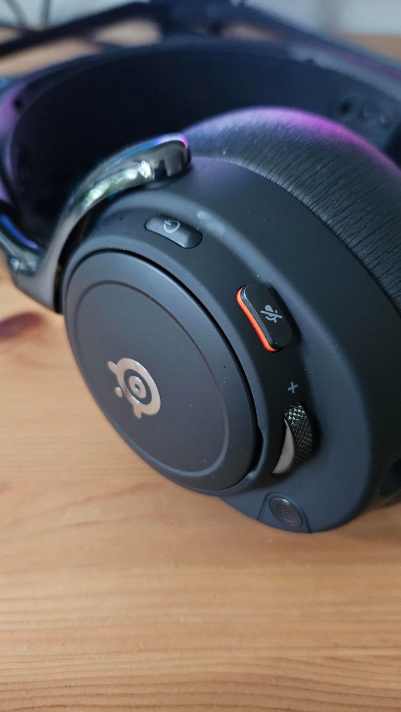 SteelSeries Arctis Nova Elite