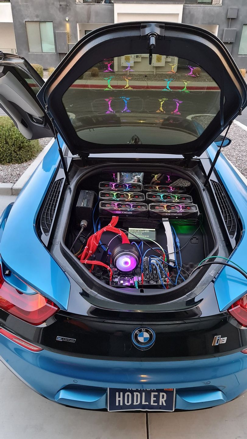 Koparka kryptowalut w BMW i8