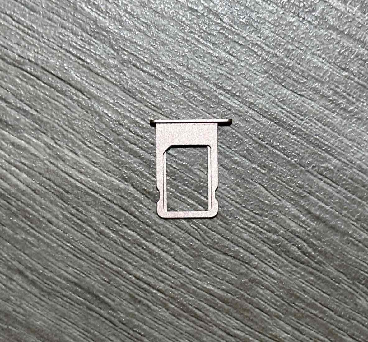 iPhone kieszeń SIM