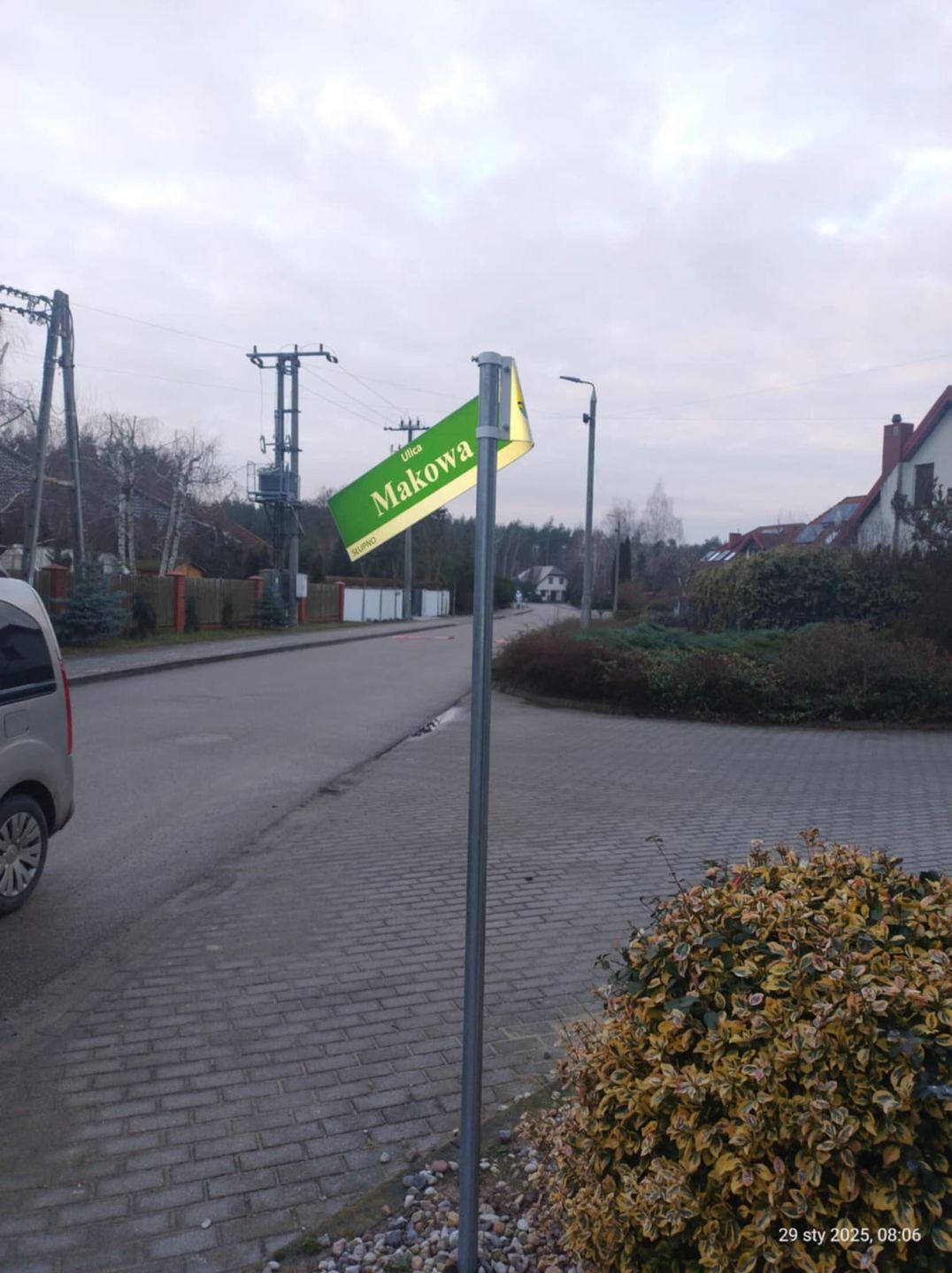 Zniszczone tablice informacyjne