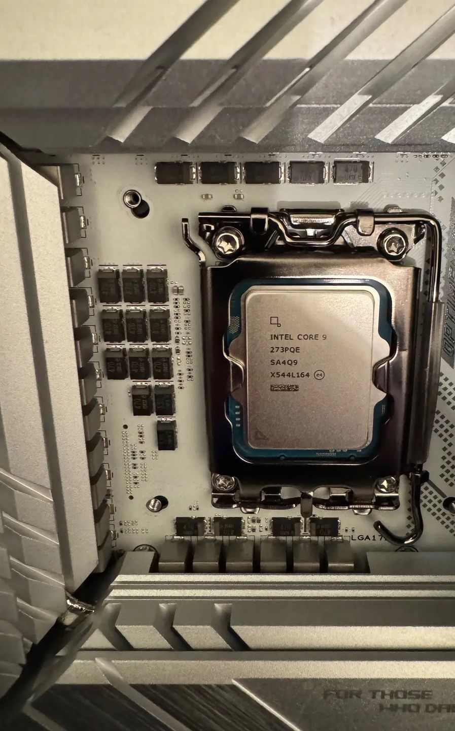 Intel Core Ultra 9 273PQE