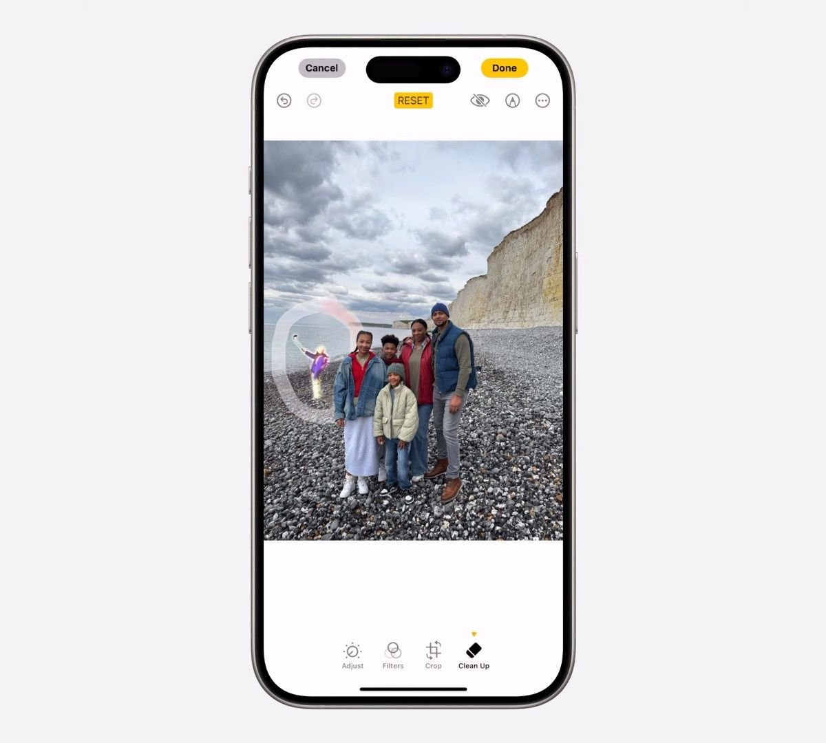 Usuwanie obiektów ze zdjęć w iOS 18