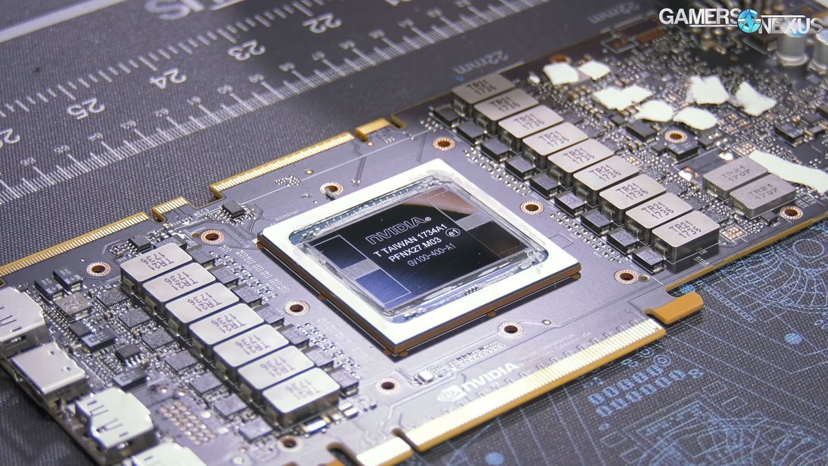 Nvidia Titan V - płytka drukowana