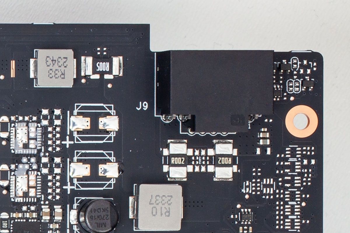 ASUS TUF GeForce RTX 4080 SUPER - wtyczka zasilania