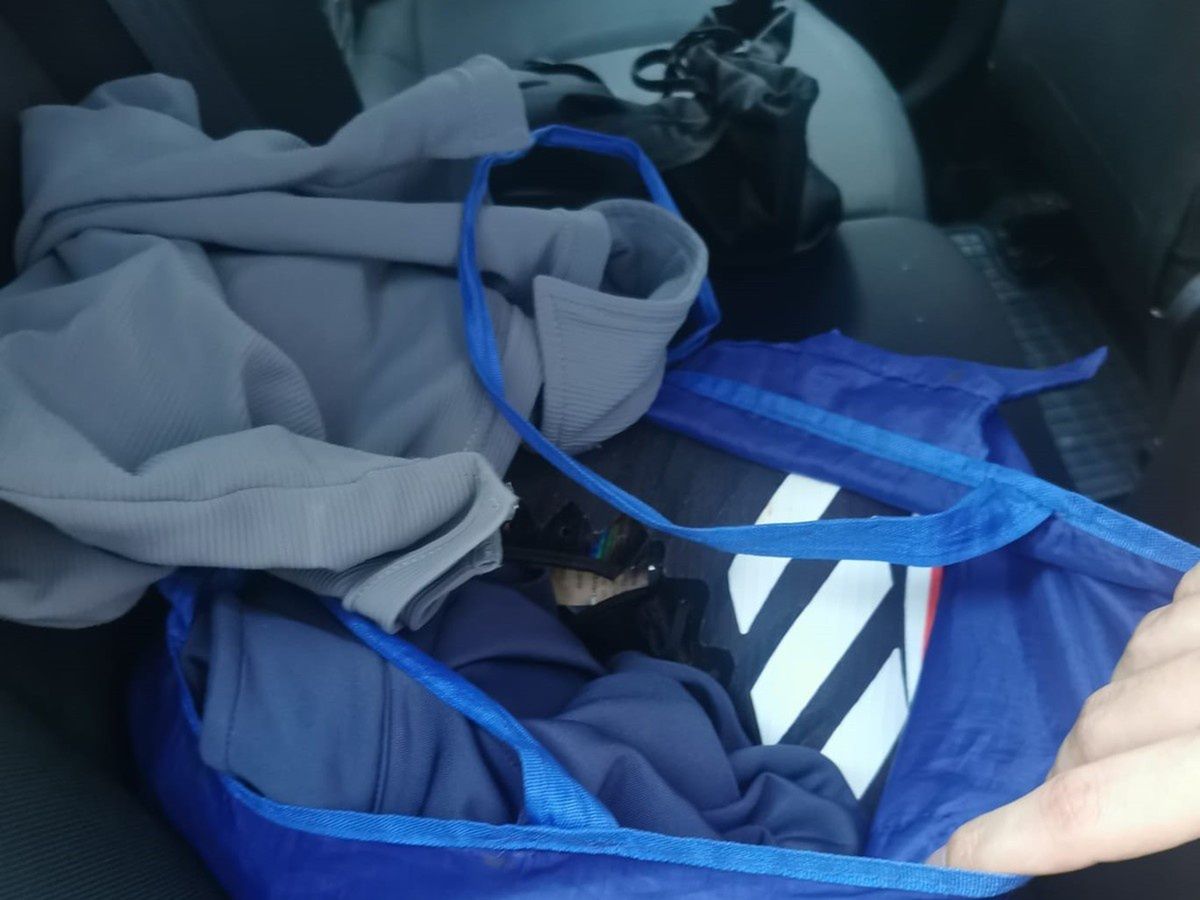 Garderoba i siekiery w rękach złodziei