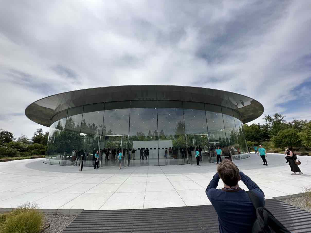 Steve jobs theater