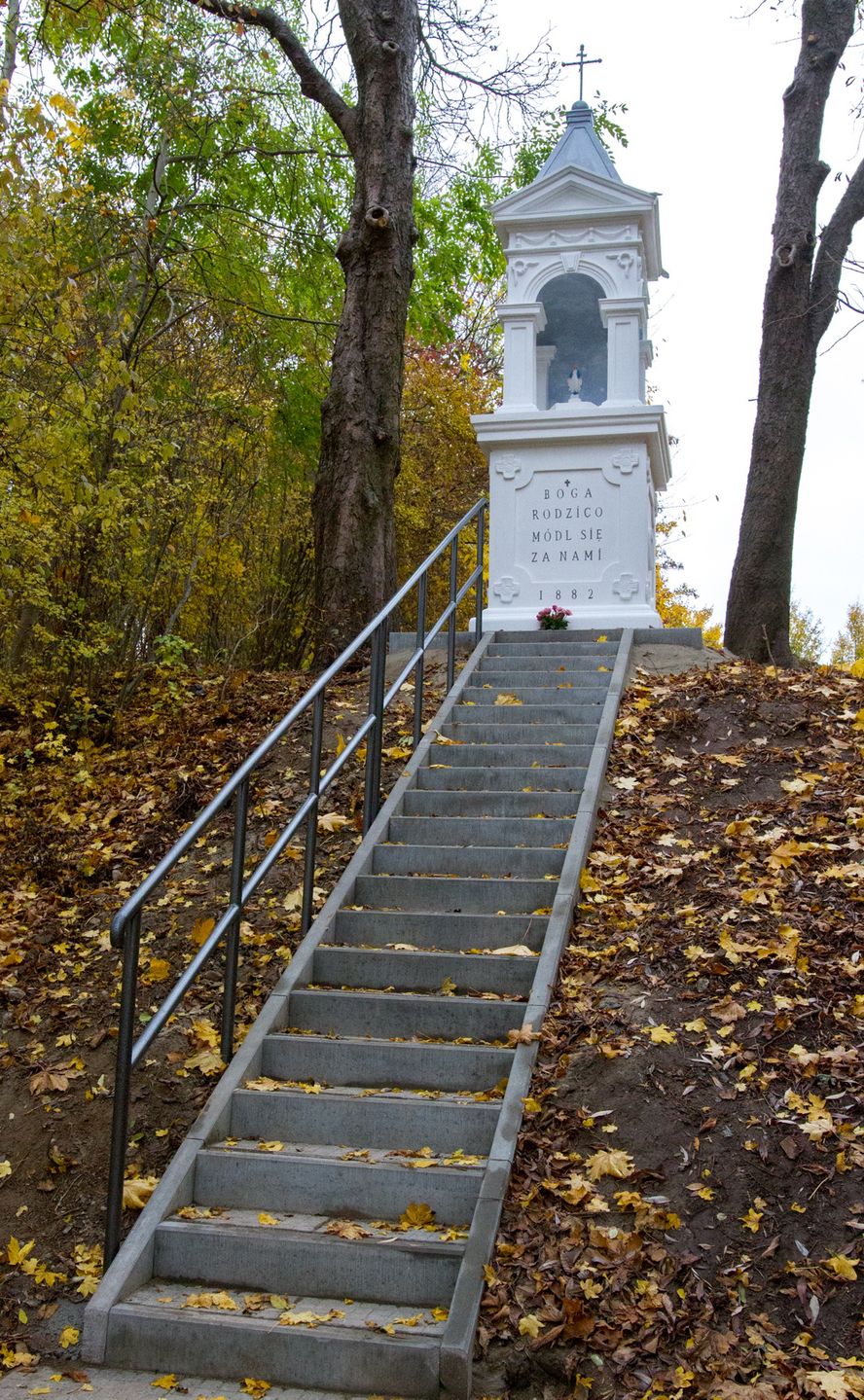 Kapliczka na ul. Asnyka