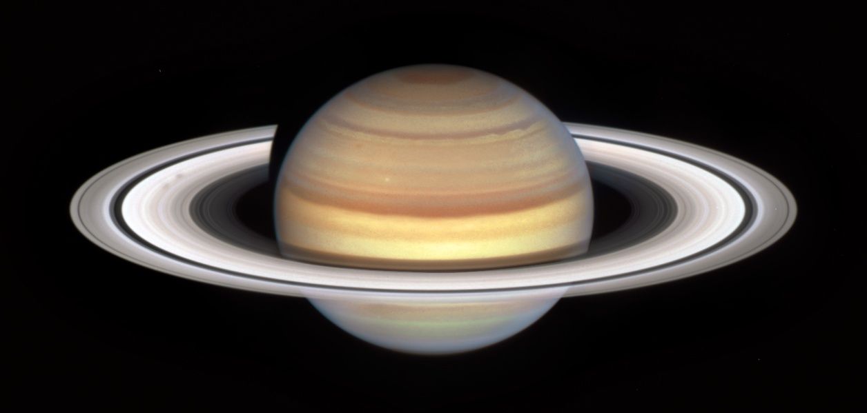 Saturn pierścienie