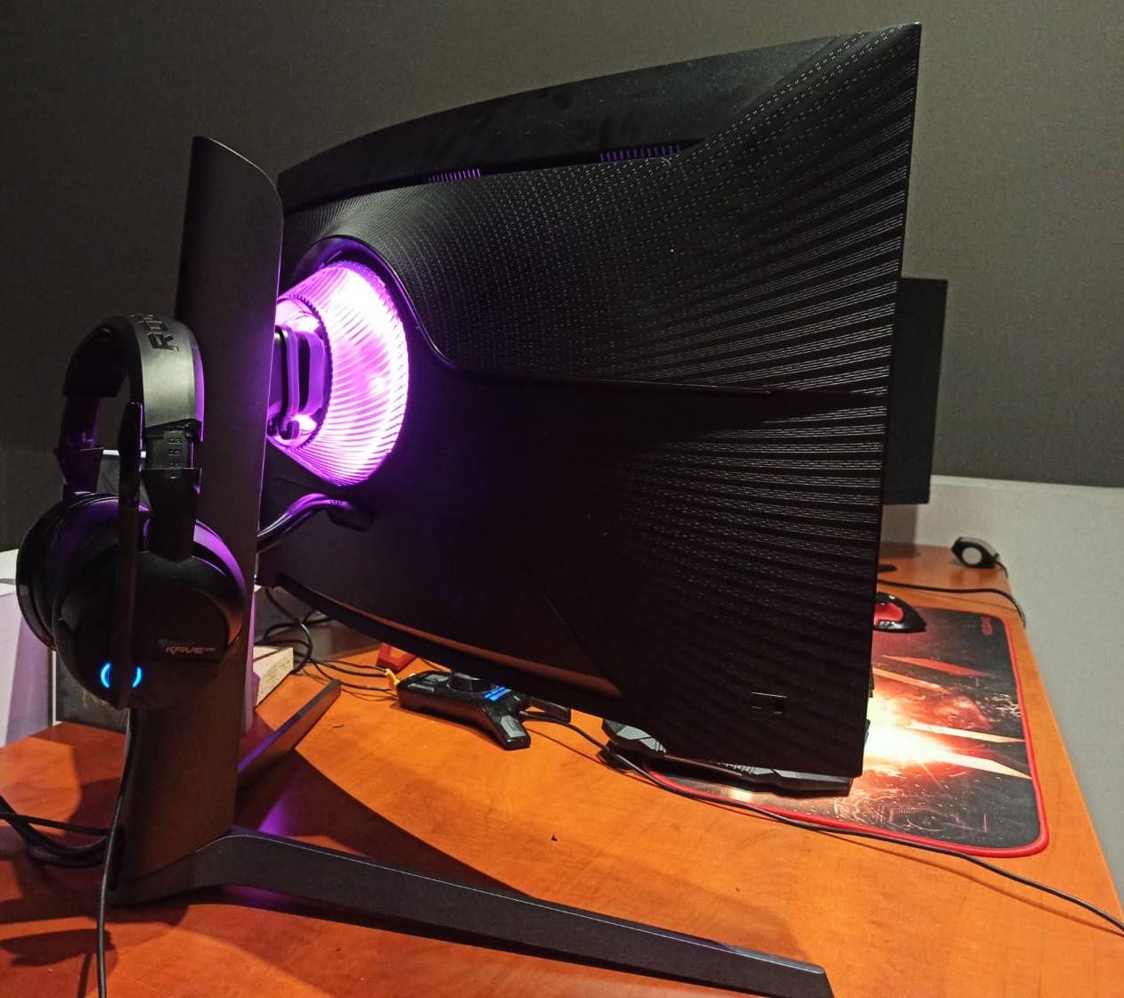 Samsung Osyssey G7 - podświetlenie RGB