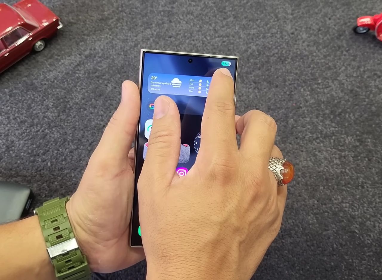 Samsung Galaxy S24 Ultra z One UI 7 (fot. Mobile Wala Bhai / YouTube)