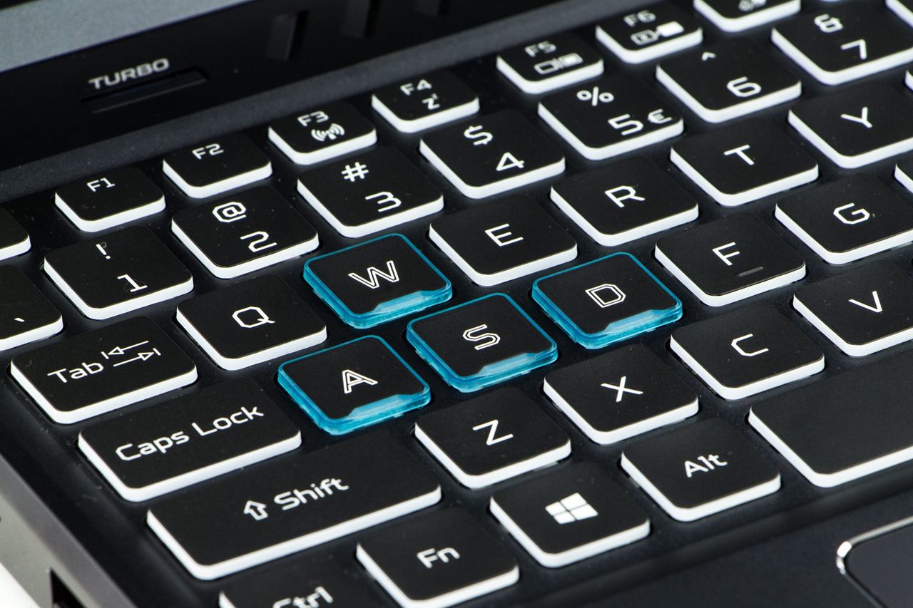 Acer Predator Helios 300 - klawisze dla gracza
