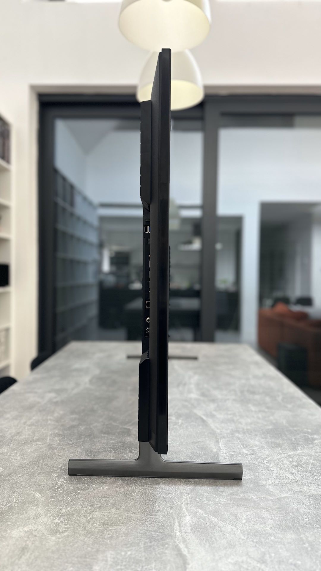 Sony KD-55X85L - z boku