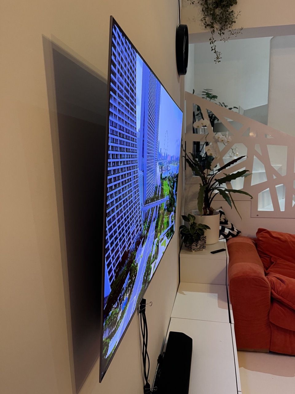 Samsung S95B - 55 cali - pod kątem z lewej