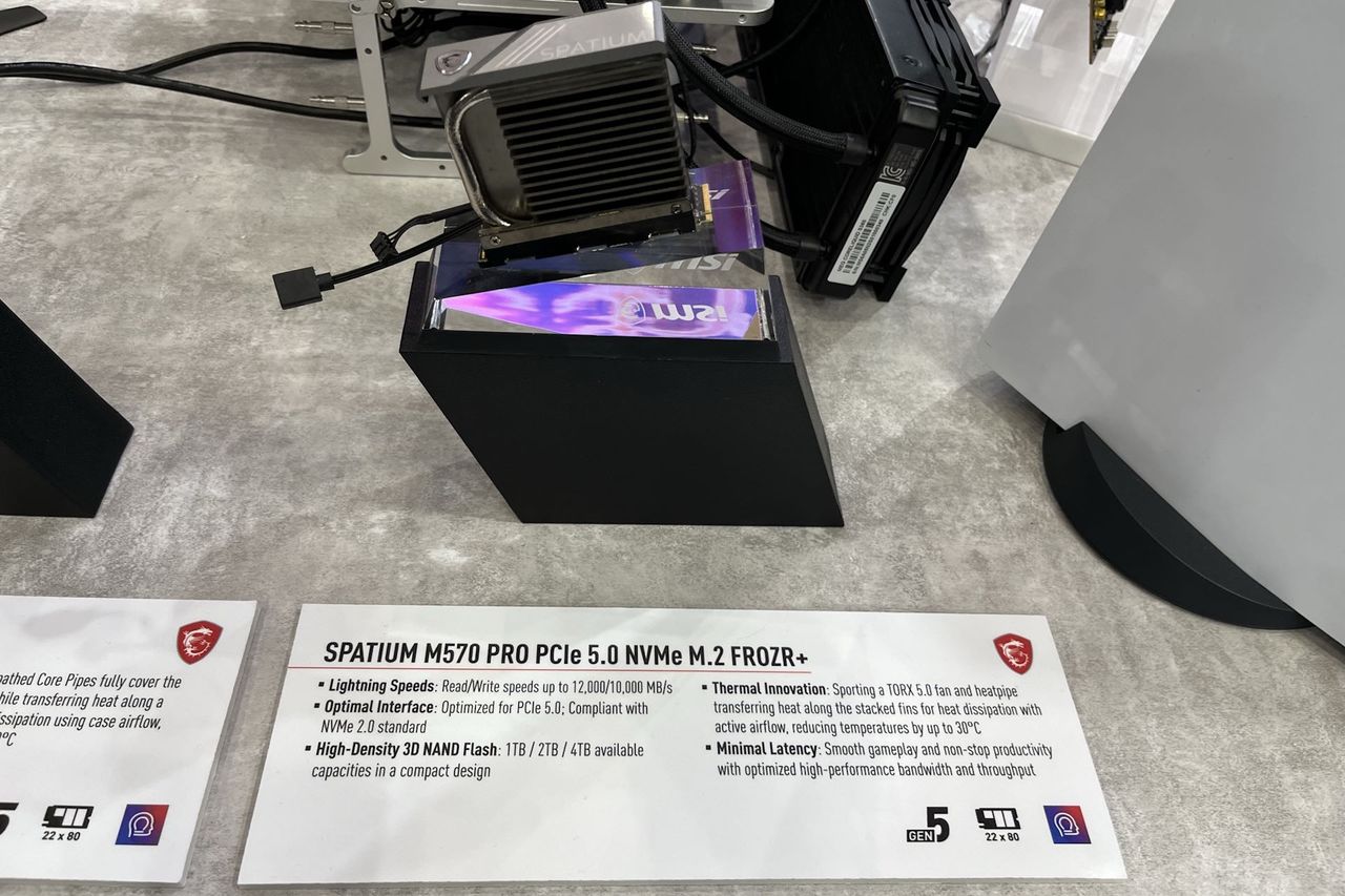 MSI na Computex 2023 - Spatium M570 PRO FROZR+ z tyłu
