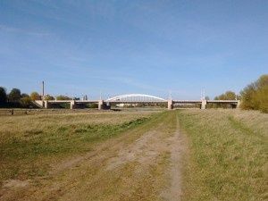 Po prawej podobny kadr wykonany z włączonym HDR