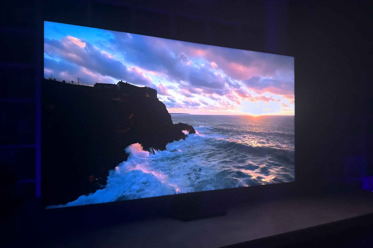 Hisense MiniLED U8Q - efekt HDR w nocy