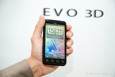 Smartfon HTC EVO 3D dłoń