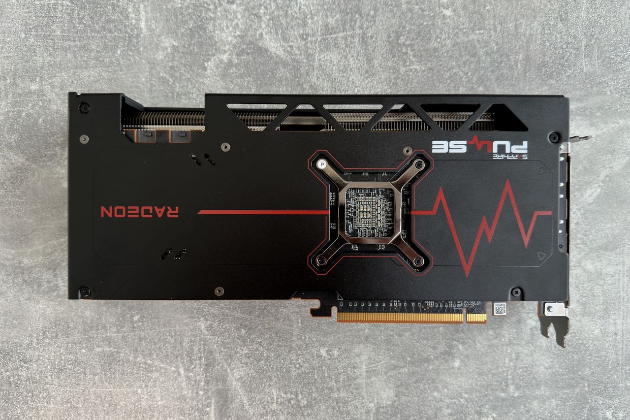 Sapphire Radeon RX 7700 XT Pulse - backplate