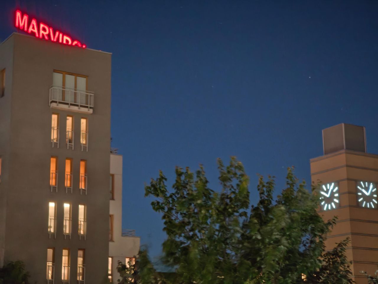 Przykładowe zdjęcie nocne z aparatu tele