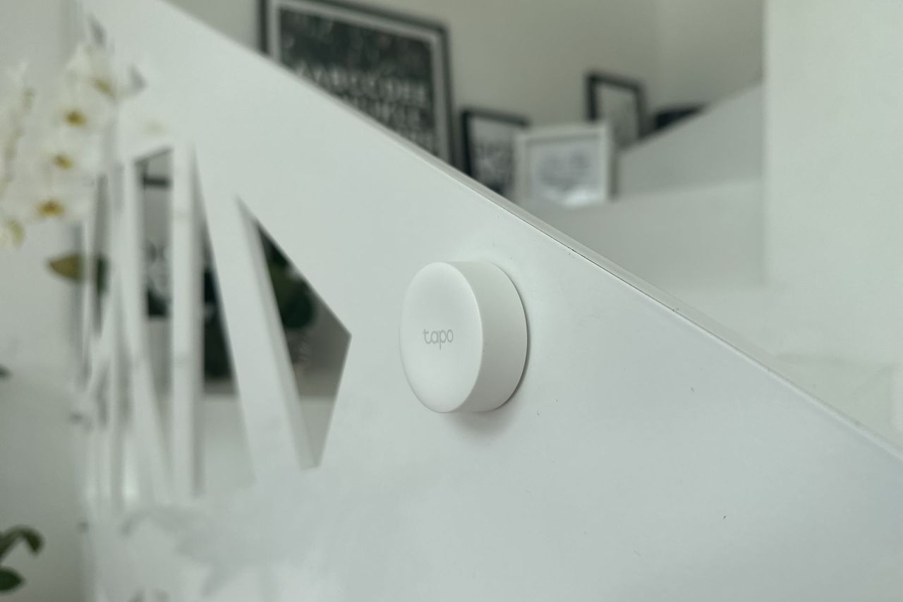 TP-Link Tapo Smart - S200B na poręczy