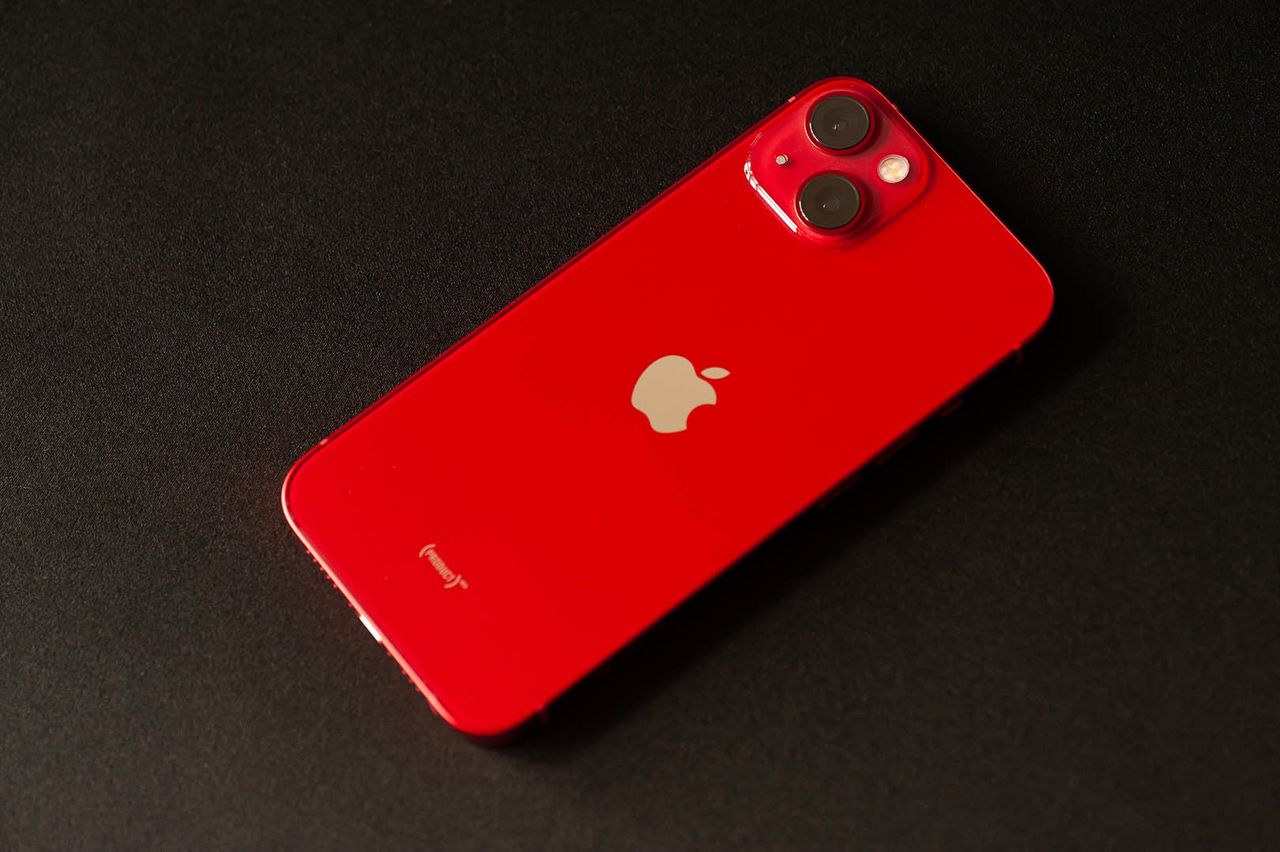 iPhone 13 unboxing