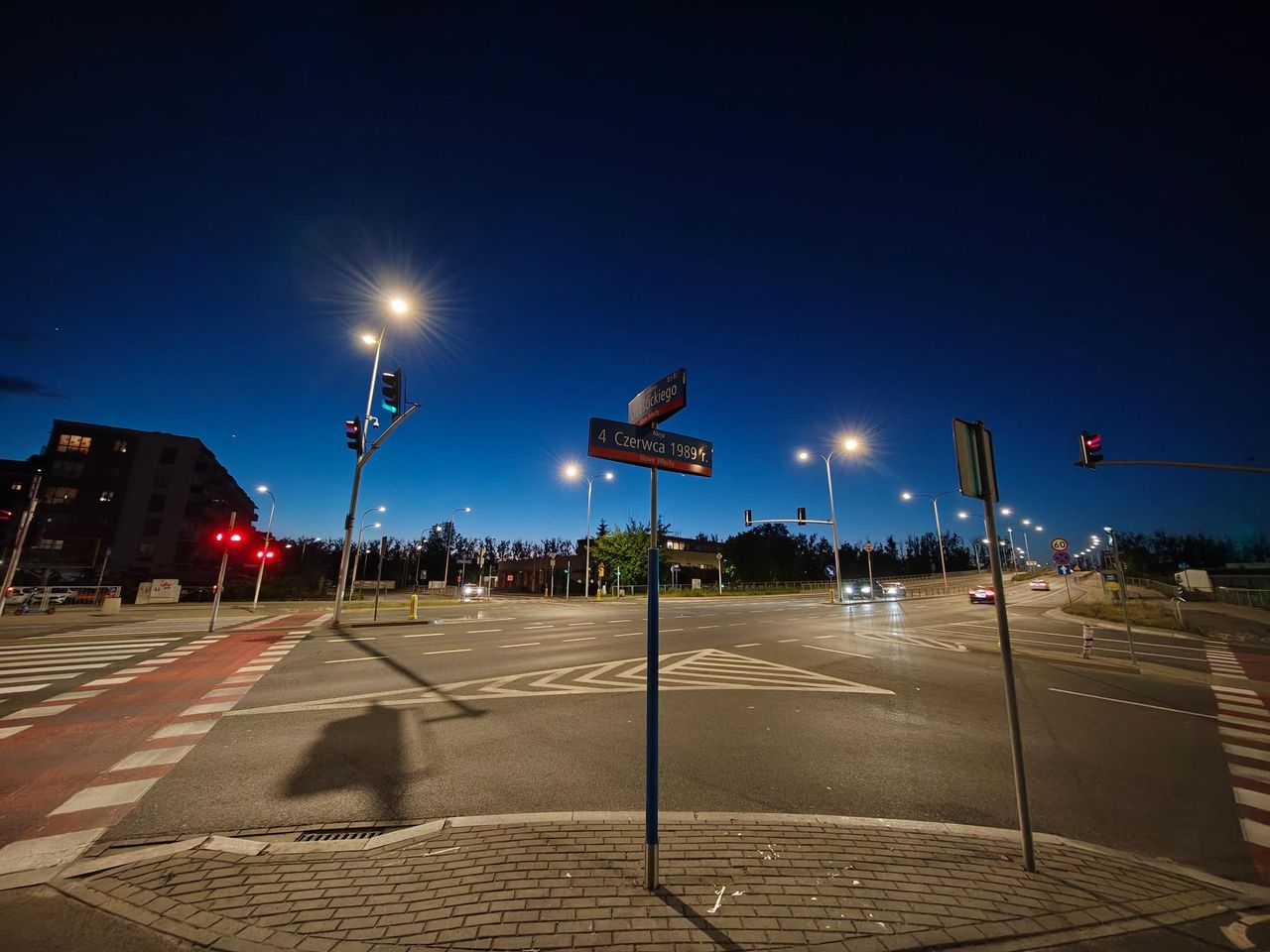 Przykładowe zdjęcie nocne z aparatu ultraszerokokątnego