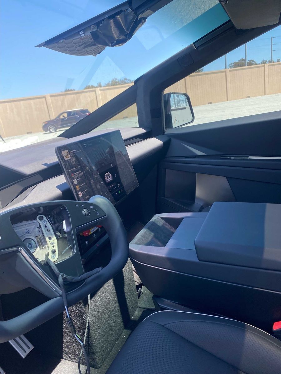 Tesla Cybertruck - wnętrze