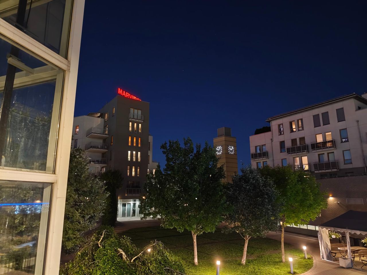 Przykładowe zdjęcie nocne z głównego aparatu